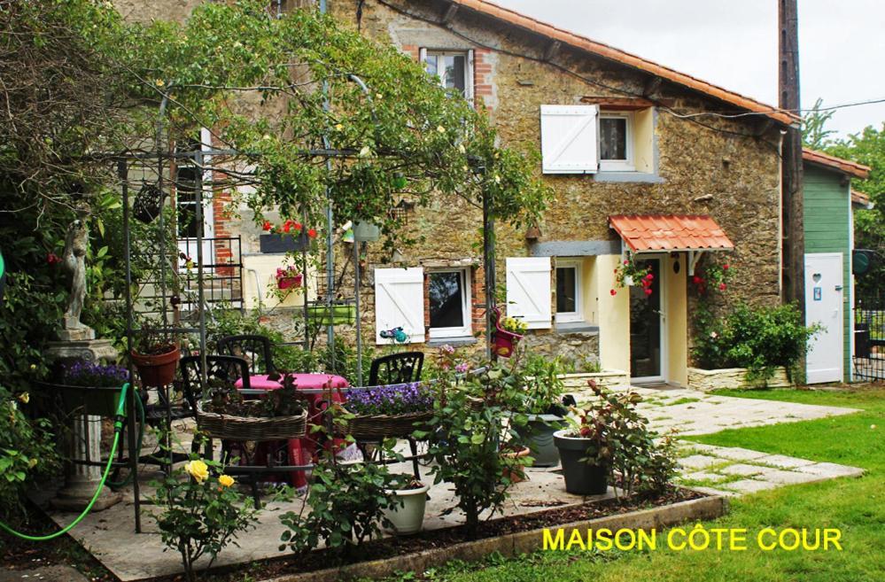 مبيت وإفطار Saint-Vincent-Sterlanges Chez Martine Et Bernard المظهر الخارجي الصورة